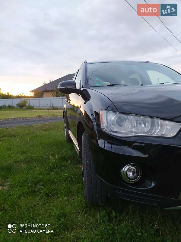 Внедорожник / Кроссовер Mitsubishi Outlander XL 2012 в Луцке
