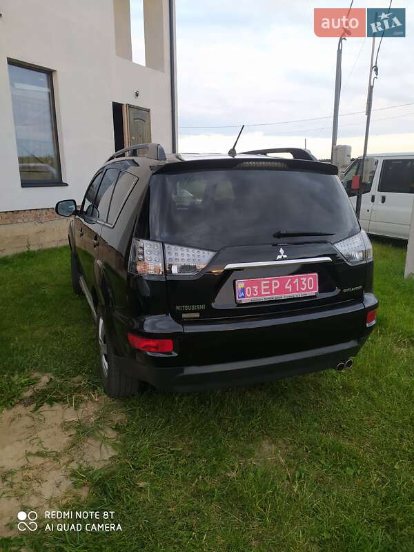Внедорожник / Кроссовер Mitsubishi Outlander XL 2012 в Луцке