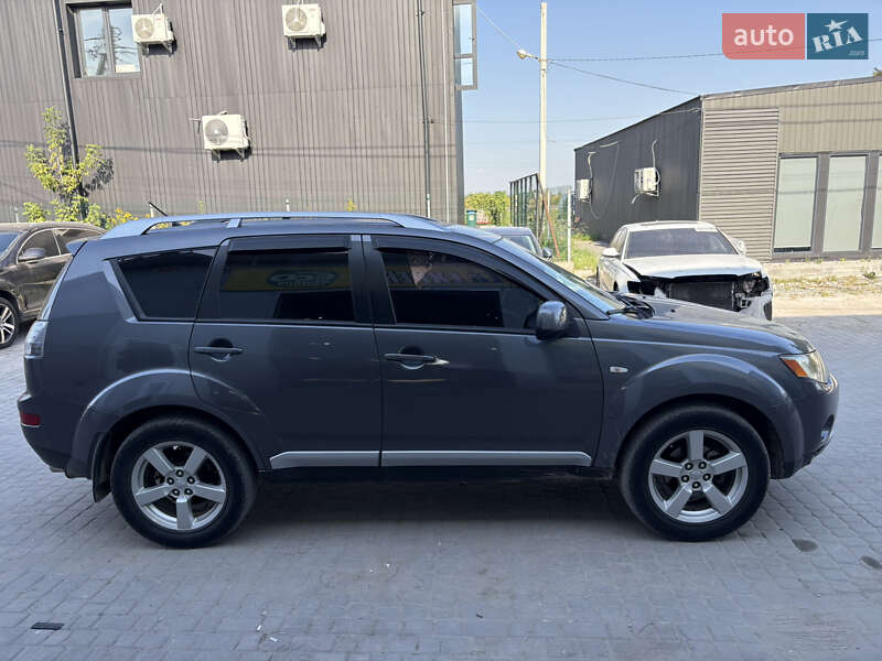 Внедорожник / Кроссовер Mitsubishi Outlander XL 2008 в Львове