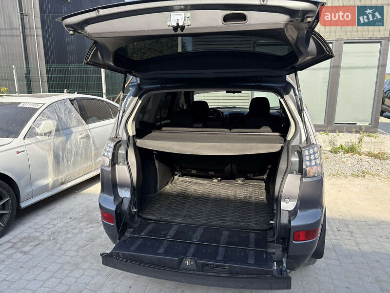 Внедорожник / Кроссовер Mitsubishi Outlander XL 2008 в Львове