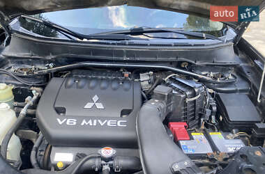 Позашляховик / Кросовер Mitsubishi Outlander XL 2007 в  фото 7 Позашляховик / Кросовер Mitsubishi Outlander XL 2007 в