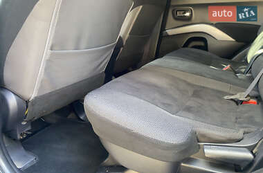 Позашляховик / Кросовер Mitsubishi Outlander XL 2007 в  фото 9 Позашляховик / Кросовер Mitsubishi Outlander XL 2007 в