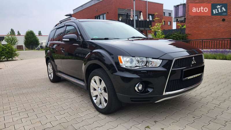 Внедорожник / Кроссовер Mitsubishi Outlander XL 2010 в Днепре