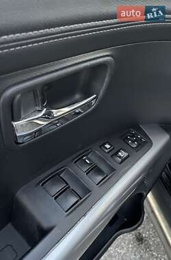 Внедорожник / Кроссовер Mitsubishi Outlander XL 2010 в 