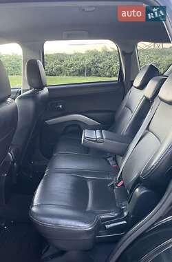 Внедорожник / Кроссовер Mitsubishi Outlander XL 2010 в 