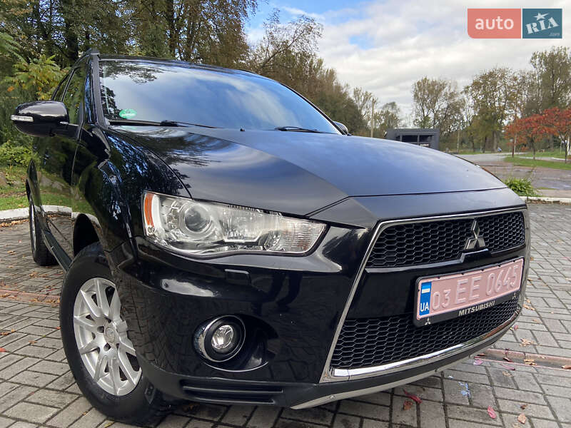 Mitsubishi Outlander XL 2011