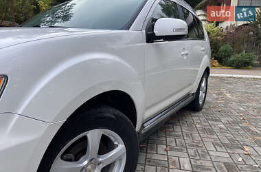 Внедорожник / Кроссовер Mitsubishi Outlander XL 2010 в 