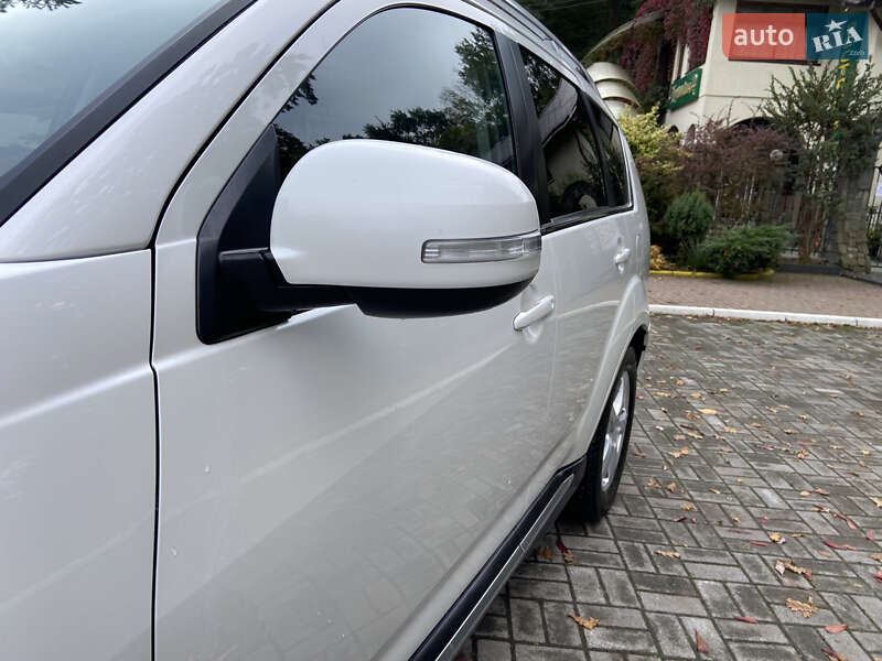 Внедорожник / Кроссовер Mitsubishi Outlander XL 2010 в Дрогобыче