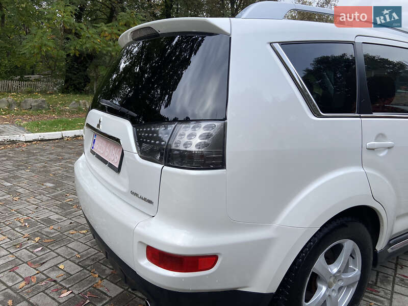 Внедорожник / Кроссовер Mitsubishi Outlander XL 2010 в Дрогобыче