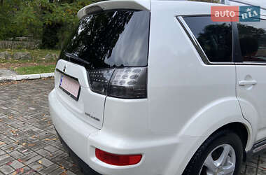Внедорожник / Кроссовер Mitsubishi Outlander XL 2010 в 