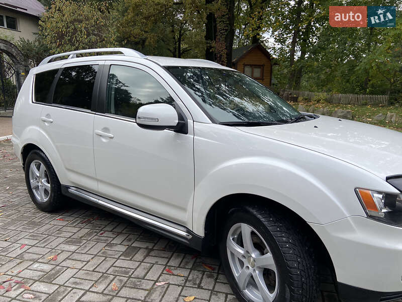 Внедорожник / Кроссовер Mitsubishi Outlander XL 2010 в Дрогобыче
