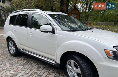 Внедорожник / Кроссовер Mitsubishi Outlander XL 2010 в 