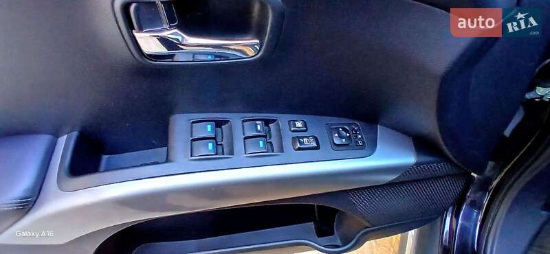 Позашляховик / Кросовер Mitsubishi Outlander XL 2011 в Кам'янському