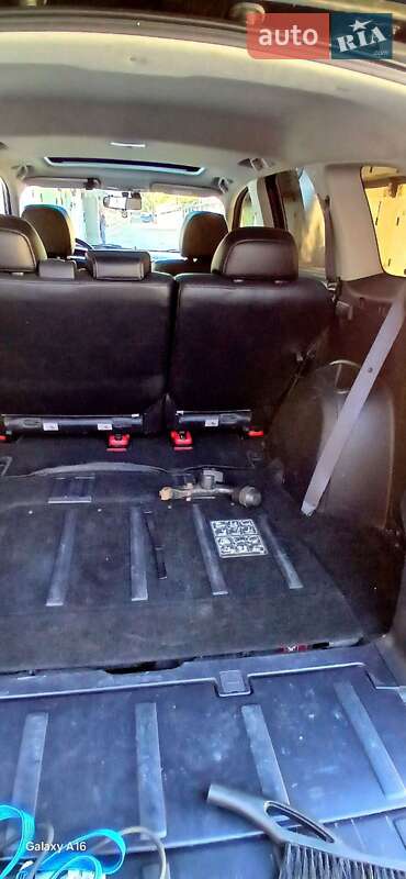 Позашляховик / Кросовер Mitsubishi Outlander XL 2011 в Кам'янському