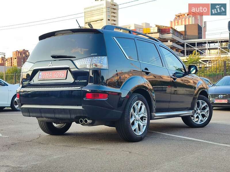 Внедорожник / Кроссовер Mitsubishi Outlander XL 2010 в Киеве