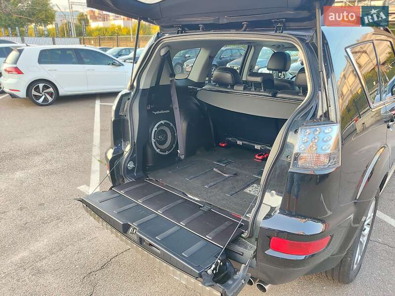 Внедорожник / Кроссовер Mitsubishi Outlander XL 2010 в Киеве