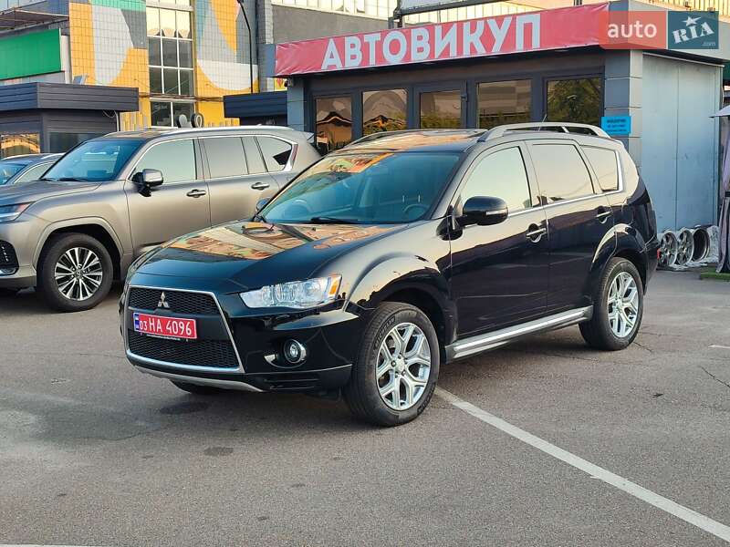 Внедорожник / Кроссовер Mitsubishi Outlander XL 2010 в Киеве