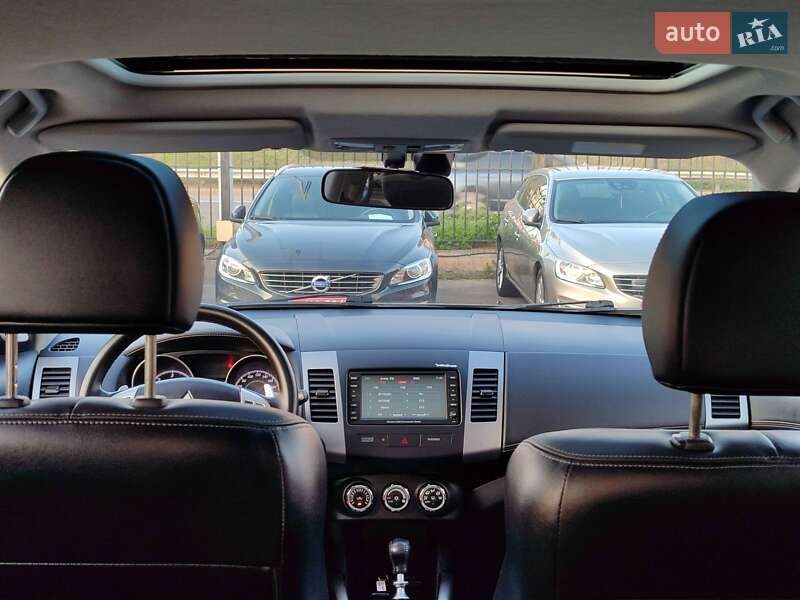 Внедорожник / Кроссовер Mitsubishi Outlander XL 2010 в Киеве