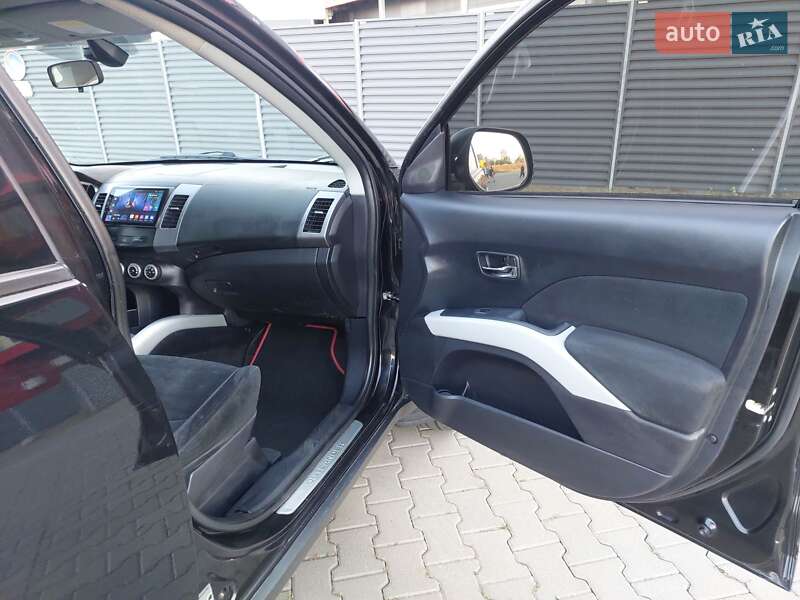 Внедорожник / Кроссовер Mitsubishi Outlander XL 2008 в Киеве