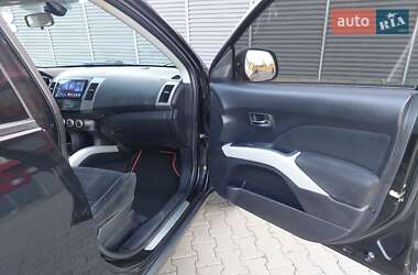 Внедорожник / Кроссовер Mitsubishi Outlander XL 2008 в 