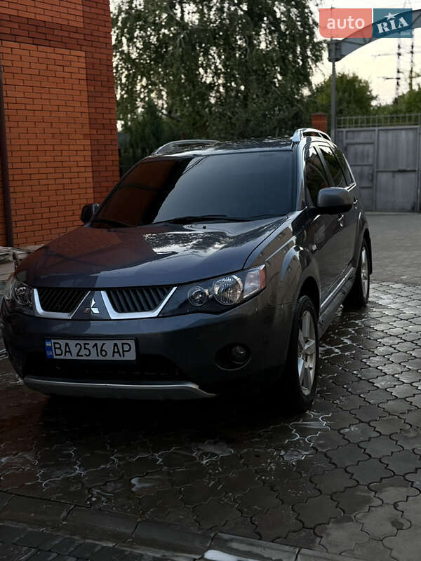 Внедорожник / Кроссовер Mitsubishi Outlander XL 2009 в 