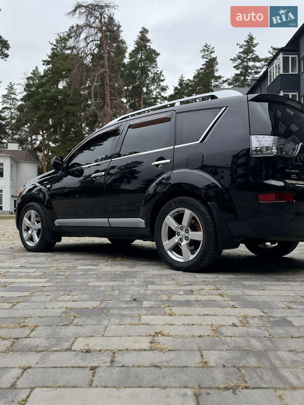 Внедорожник / Кроссовер Mitsubishi Outlander XL 2008 в Ахтырке