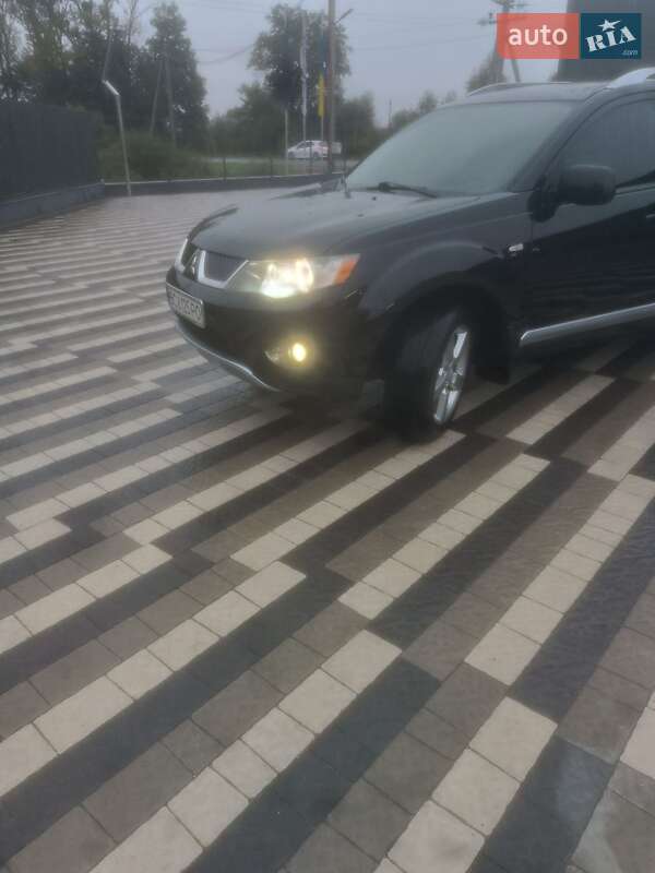 Внедорожник / Кроссовер Mitsubishi Outlander XL 2008 в Городке
