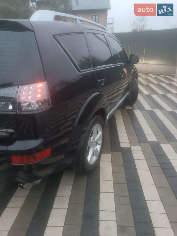 Внедорожник / Кроссовер Mitsubishi Outlander XL 2008 в Городке