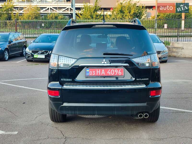 Внедорожник / Кроссовер Mitsubishi Outlander XL 2010 в Киеве