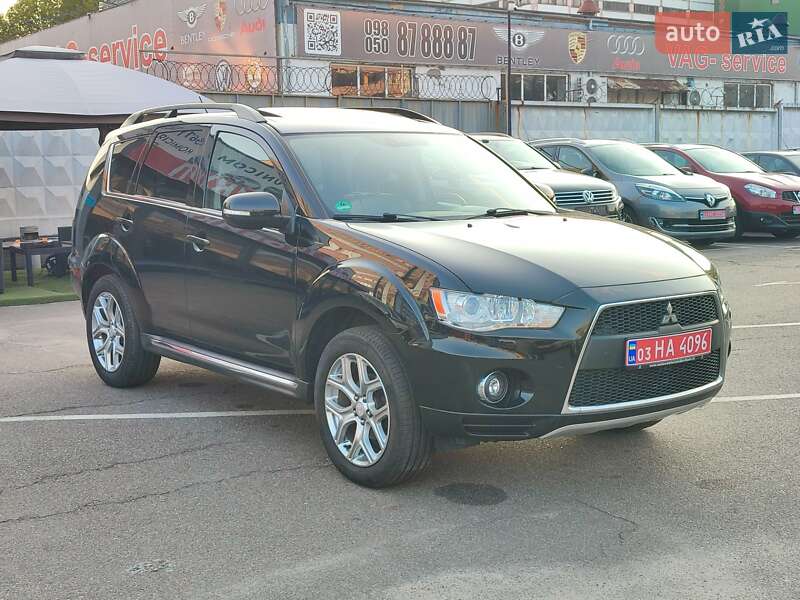 Внедорожник / Кроссовер Mitsubishi Outlander XL 2010 в Киеве