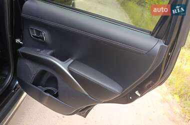 Внедорожник / Кроссовер Mitsubishi Outlander XL 2010 в 