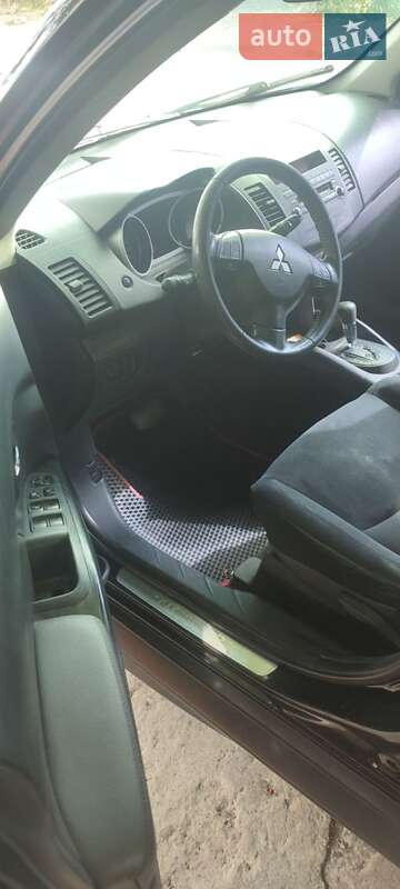 Позашляховик / Кросовер Mitsubishi Outlander XL 2009 в Дніпрі