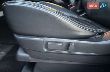 Позашляховик / Кросовер Mitsubishi Outlander XL 2010 в 