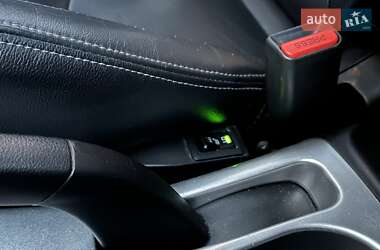 Позашляховик / Кросовер Mitsubishi Outlander XL 2010 в 