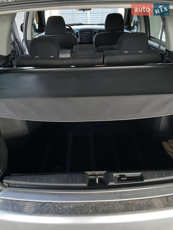 Внедорожник / Кроссовер Mitsubishi Outlander XL 2012 в Александрие