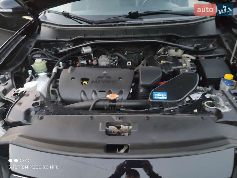 Внедорожник / Кроссовер Mitsubishi Outlander XL 2011 в Змиеве