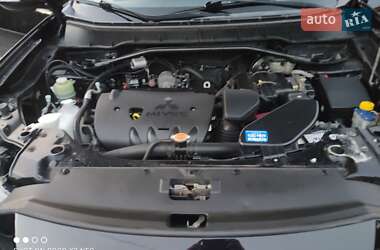 Внедорожник / Кроссовер Mitsubishi Outlander XL 2011 в 