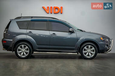 Позашляховик / Кросовер Mitsubishi Outlander XL 2010 в 