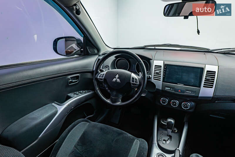 Внедорожник / Кроссовер Mitsubishi Outlander XL 2010 в Киеве