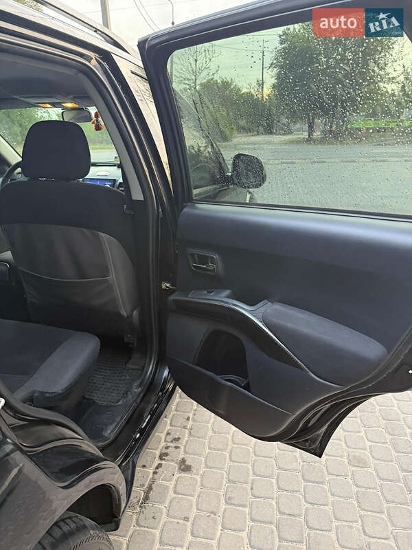 Внедорожник / Кроссовер Mitsubishi Outlander XL 2008 в Каменском