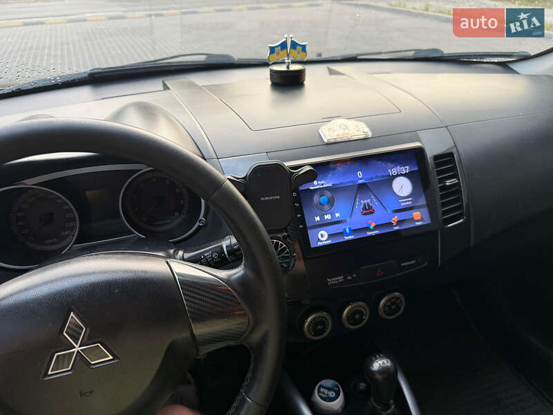 Внедорожник / Кроссовер Mitsubishi Outlander XL 2008 в Каменском