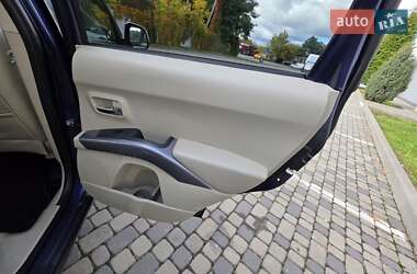 Внедорожник / Кроссовер Mitsubishi Outlander XL 2009 в 