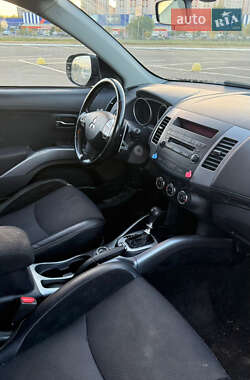 Внедорожник / Кроссовер Mitsubishi Outlander XL 2011 в 
