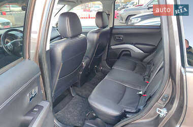 Внедорожник / Кроссовер Mitsubishi Outlander XL 2010 в 