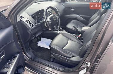 Внедорожник / Кроссовер Mitsubishi Outlander XL 2010 в 