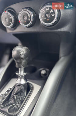 Внедорожник / Кроссовер Mitsubishi Outlander XL 2010 в 