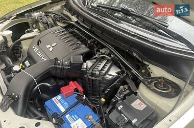Позашляховик / Кросовер Mitsubishi Outlander XL 2008 в  фото 35 Позашляховик / Кросовер Mitsubishi Outlander XL 2008 в