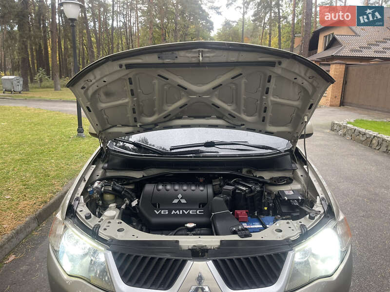 Внедорожник / Кроссовер Mitsubishi Outlander XL 2008 в Чернигове фото 33 Внедорожник / Кроссовер Mitsubishi Outlander XL 2008 в Чернигове