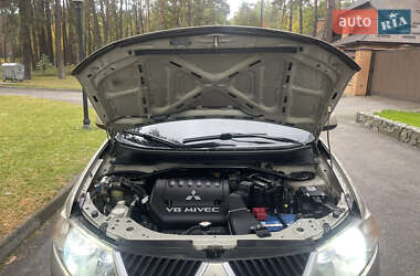 Позашляховик / Кросовер Mitsubishi Outlander XL 2008 в  фото 33 Позашляховик / Кросовер Mitsubishi Outlander XL 2008 в