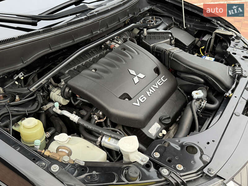 Позашляховик / Кросовер Mitsubishi Outlander XL 2008 в Одесі